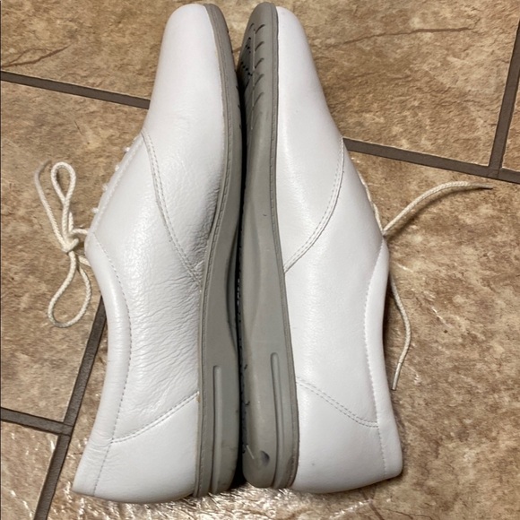 Easy Spirit White Anti-Gravity Size 7.5 Sneakers - Picture 5 of 11